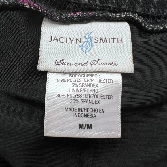 Jaclyn Smith Slim And Smooth Skirt. Size M/M. Built in slip and spandex shorts - Picture 3 of 3